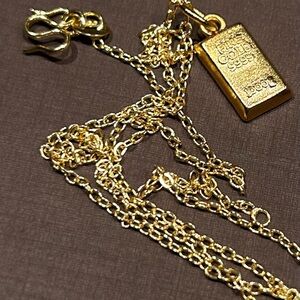 Elegant Gold Necklace